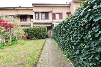 VILLA A SCHIERA A ZIBIDO SAN GIACOMO