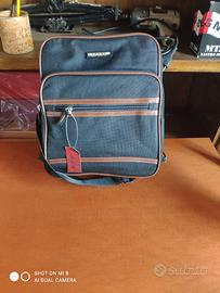 Borsa uomo a tracolla.