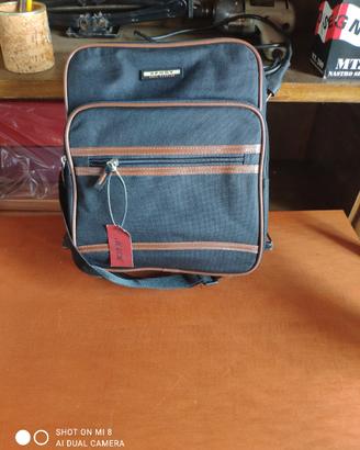 Borsa uomo a tracolla.