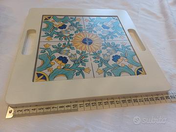 Vassoio/ tagliere in legno con piastrella