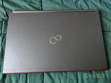 Computer portatile Fujitsu E756 senza batteria