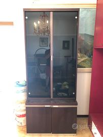 Armadio credenza con ante e vetri