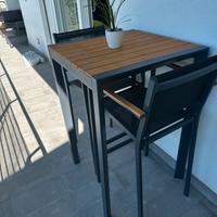 Tavolo da esterno e 2 sedie