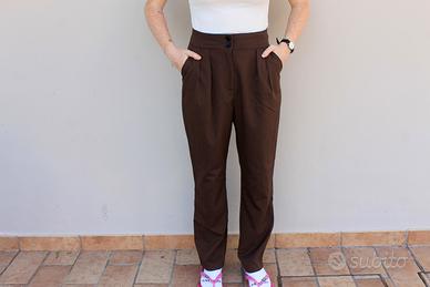 Pantaloni marroni a vita alta con pinces