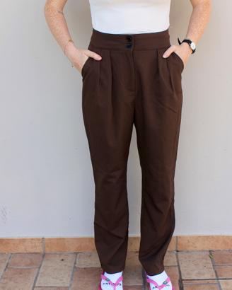 Pantaloni marroni a vita alta con pinces