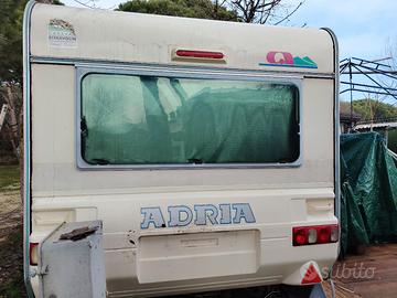 Roulotte Adria 2002 6000 euro leggere grazie