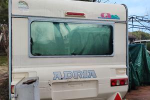 Roulotte Adria 2002 6000 euro leggere grazie