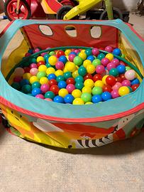 Piscina con palline