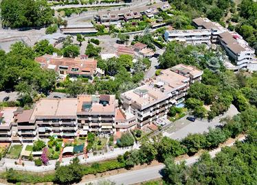 3 LOCALI A SANTA MARINA