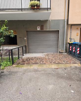 Garage/locale deposito/magazzino
