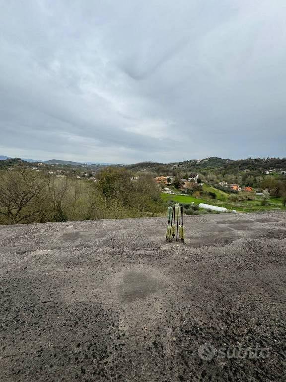 Rustico / Casale di 540 m² a Frosinone - Altro