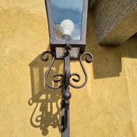 Lampada da esterno in ferro battuto 