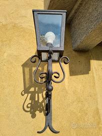 Lampada da esterno in ferro battuto 