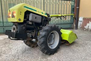 Motocoltivatore diesel due cilindri.