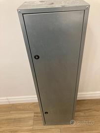 Armadietto metallico con serratura e chiave