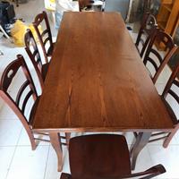 Tavolo completo di sedie 