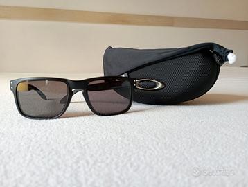 Oakley Holbrook
