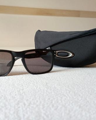 Oakley Holbrook