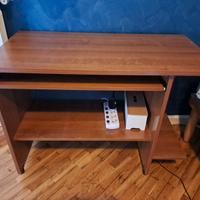 Scrivania e porta Pc