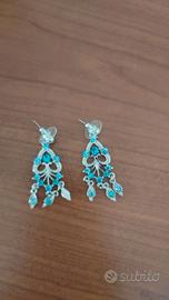 Coppia orecchini pendenti con strass azzurri