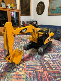 esacavatore cat cingolato