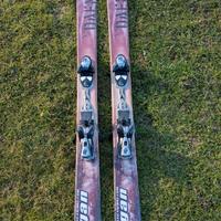 Sci alpininismo freeride Hagan Daemon con attacchi