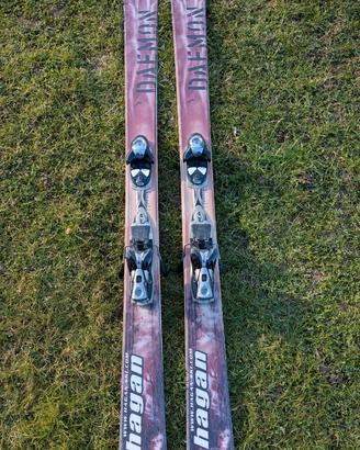 Sci alpininismo freeride Hagan Daemon con attacchi