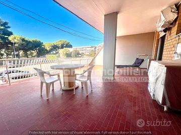 Trilocale con terrazza vista mare e garage
