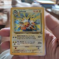 carta Pokémon jolteon olografica