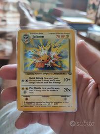carta Pokémon jolteon olografica