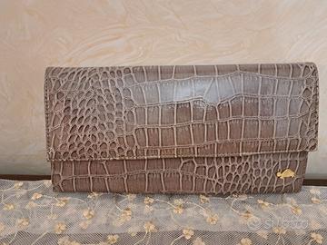 Borsa di carpisa prima che cambise il logo