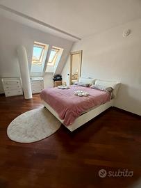 Letto matrimoniale contenitore in pelle