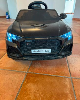 Macchina Audi RSQ8 elettrica