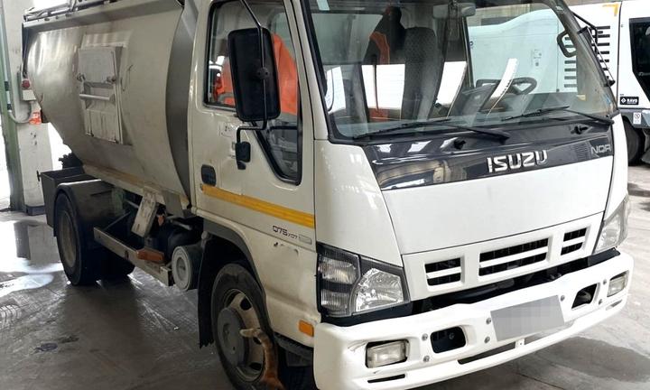 Isuzu nqr 75, compattatore