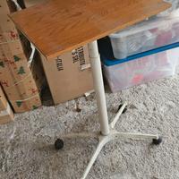 Tavolino con rotelle