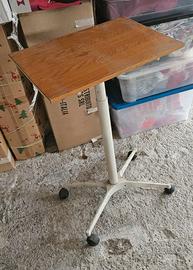 Tavolino con rotelle