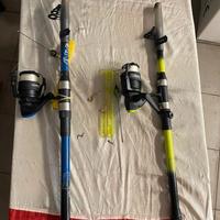 coppia di canne da pesca e kit per la pesca