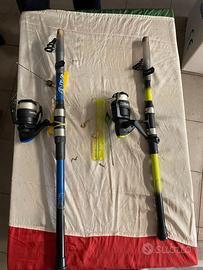 coppia di canne da pesca e kit per la pesca