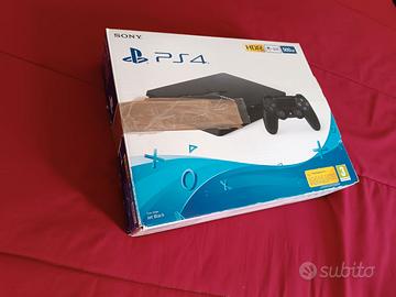 PlayStation 4 Slim + Gioco: Batman Arkham Knight