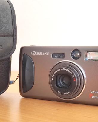 NUOVA Yashica T4 Zoom zeiss Vario tessar T* 28-70