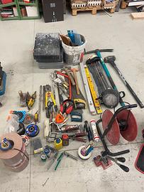 Lotto attrezzi manuali professionali da cantiere