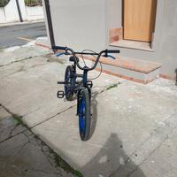 Bicicletta BMX  cc 20, nuova 