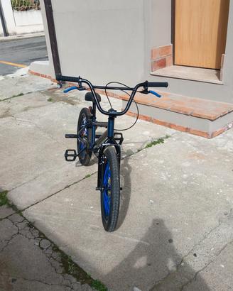 Bicicletta BMX  cc 20, nuova 