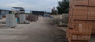 Capannone commerciale