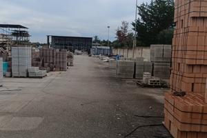 Capannone commerciale