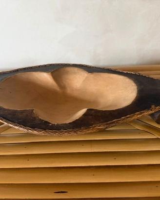ciotola/vassoio artigianale in legno intagliato
