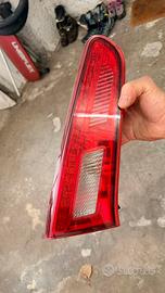 Faro posteriore stop