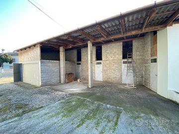 Casa indipendente su più livelli rif. PA154542