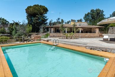 Splendido trullo nel verde cn piscina esclusiva 6p