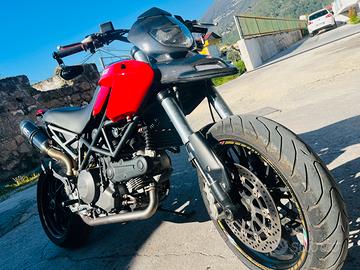 Hypermotard 796